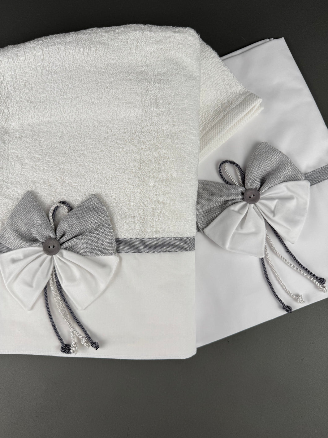 Lathopana Towel Set with Large Bath Towel, Hand Towel, Oil Sheet, onesie with oil cap T202509