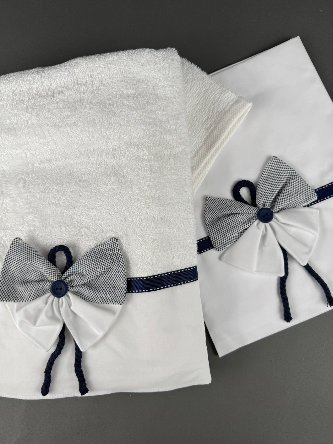 Lathopana Towel Set with Large Bath Towel, Hand Towel, Oil Sheet and Undergarments T202515