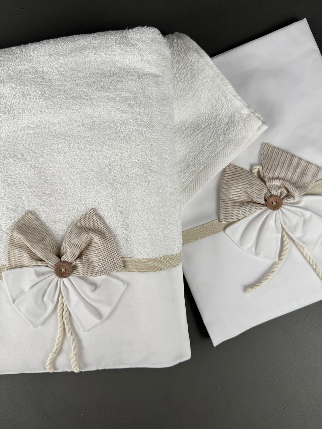 Lathopana Towel Set with Large Bath Towel, Hand Towel, Oil Sheet and Undergarments T202580