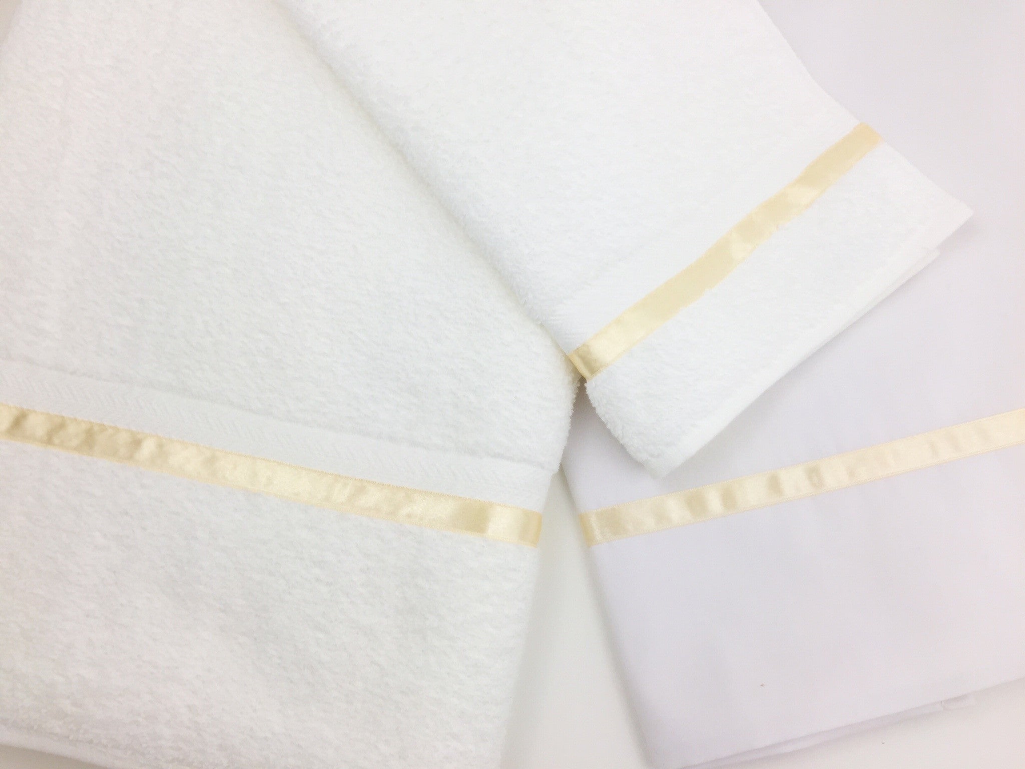 3pc Lathopana Set with Large Bath Towel Hand Towel Oil Sheet