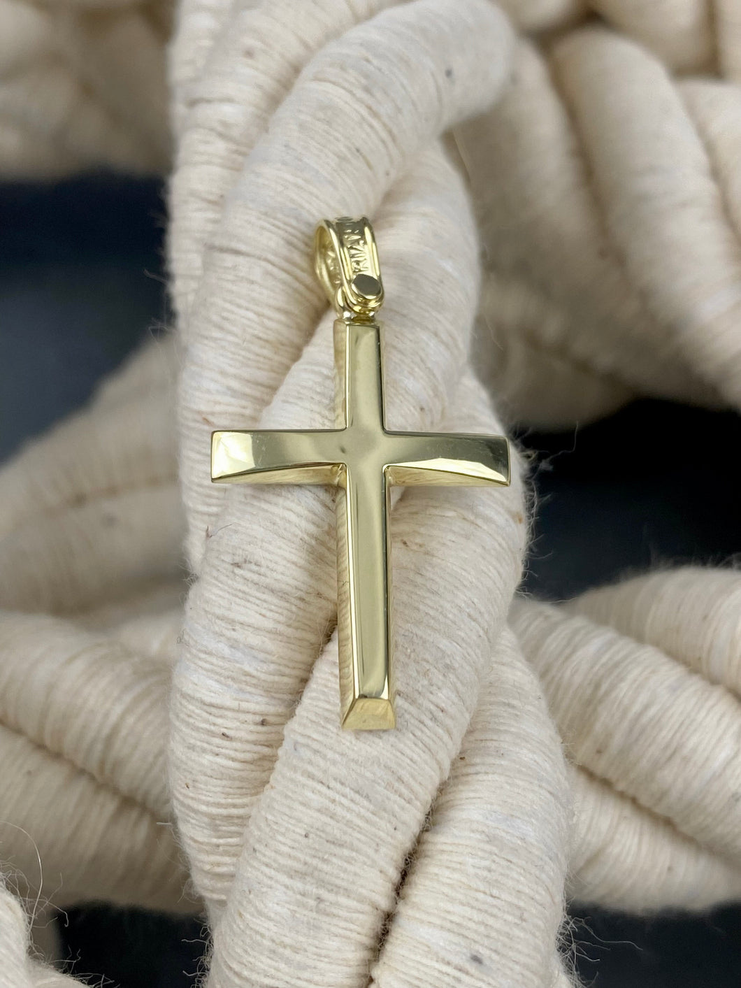 14k Triantos Yellow Gold Cross Polished. 22117