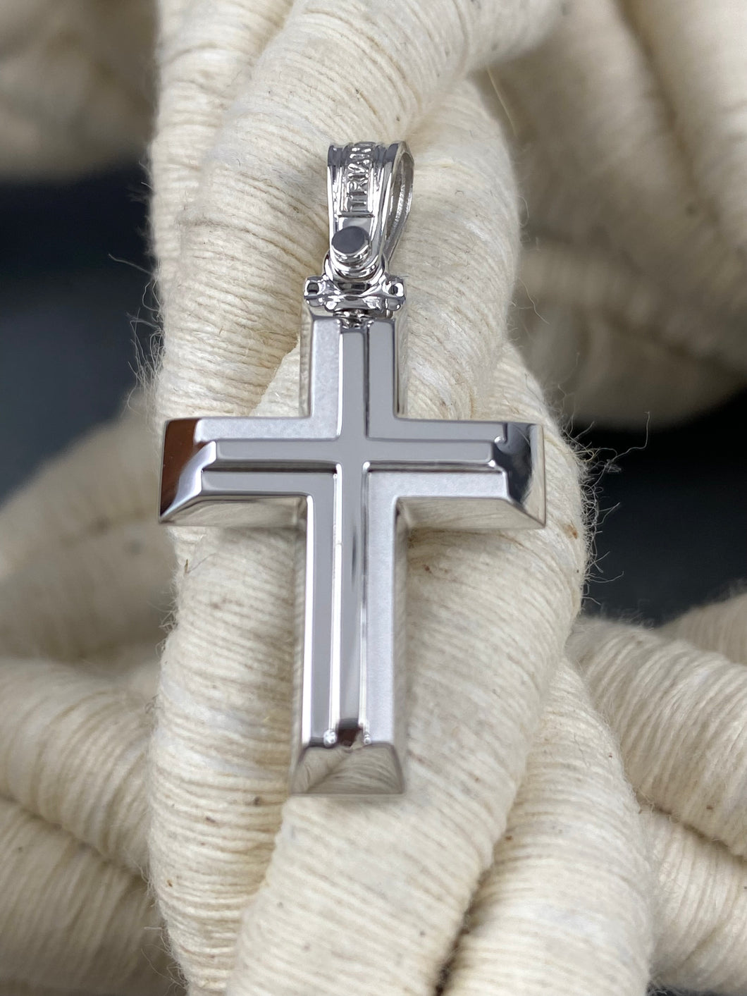 14k Triantos White Gold Cross Polished and Brushed. 22112
